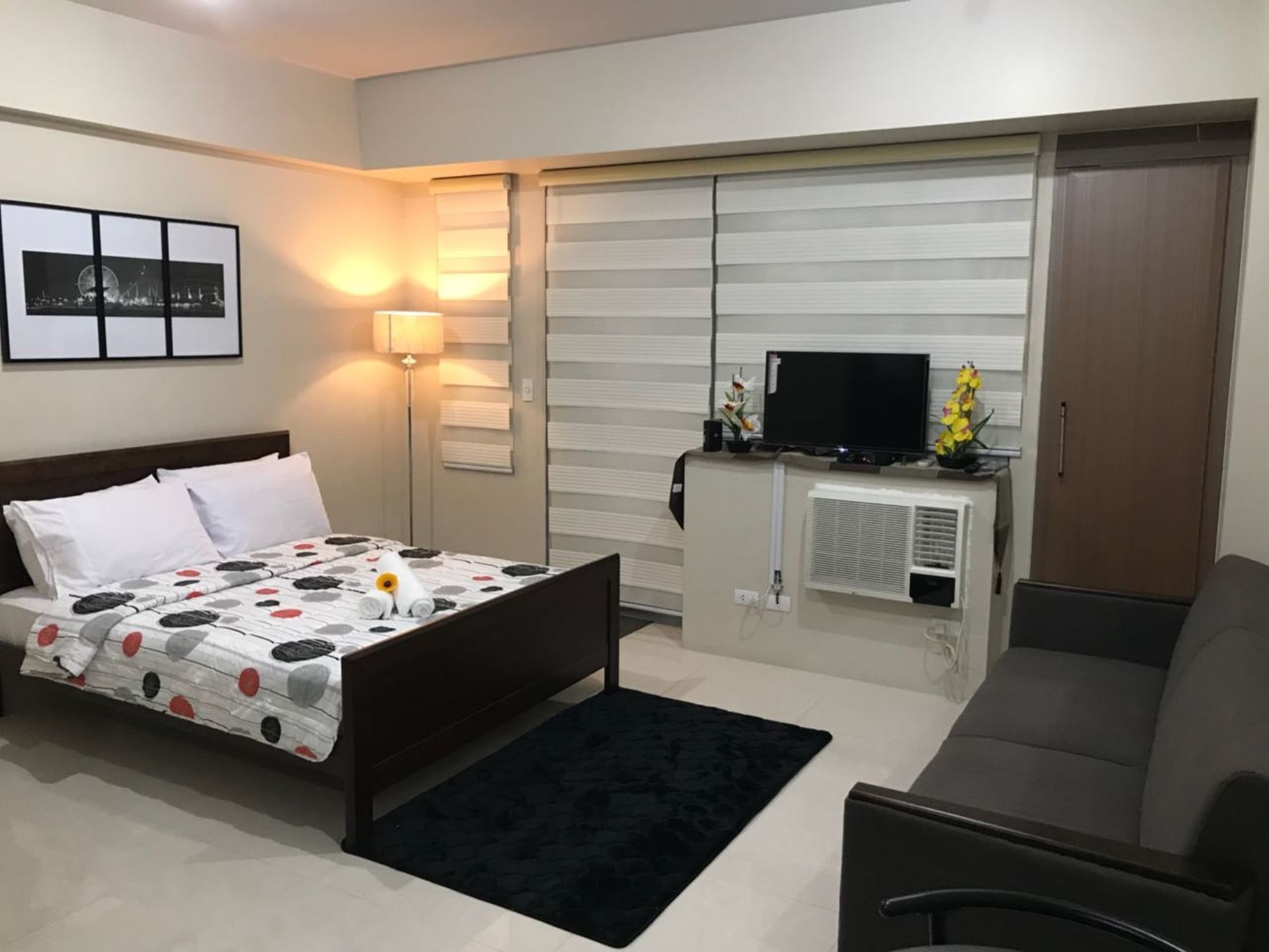 One Palm Tree Apartments Manila Kültér fotó